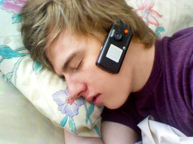 sleeping-with-cellphone