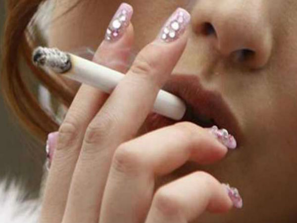 women-smoking
